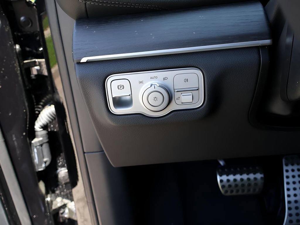 Certified 2025 Mercedes-Benz GLS 450 4MATIC image 39