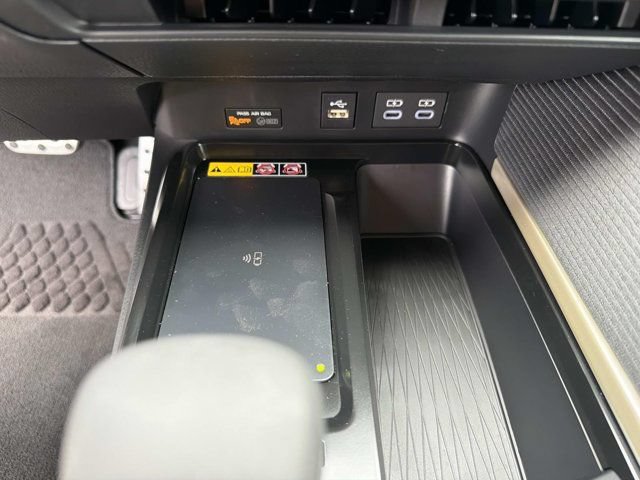 New 2026 Toyota Camry Hybrid FWD image 30