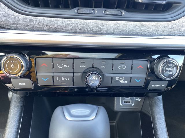 New 2025 Jeep Compass Latitude w/ Sun & Sound Group image 18