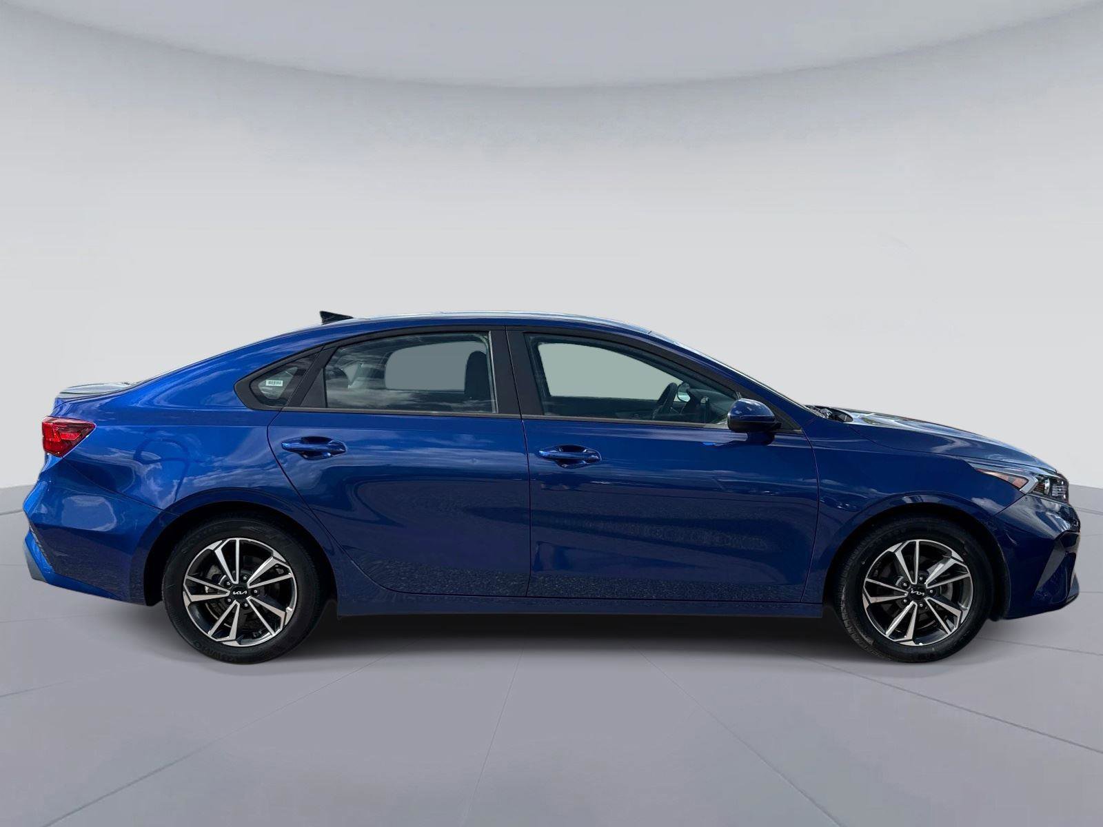 Used 2023 Kia Forte LXS FWD image 2