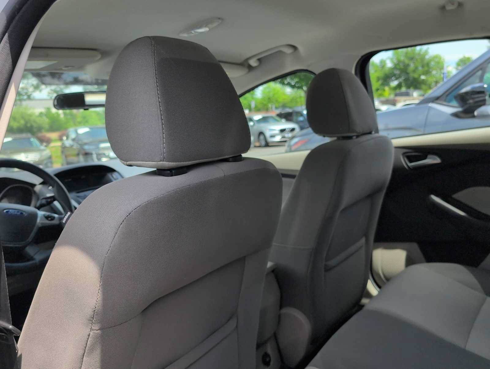Used 2014 Ford Focus SE w/ SE Winter Package FWD image 17