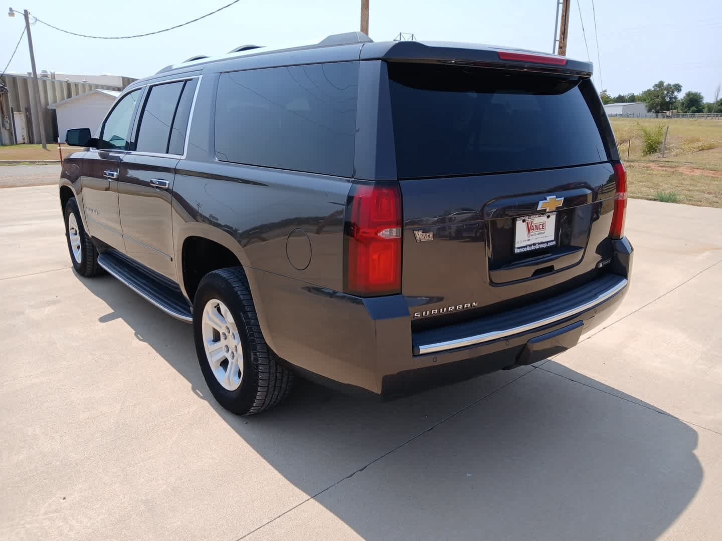 Used 2018 Chevrolet Suburban Premier AWD/4WD image 3