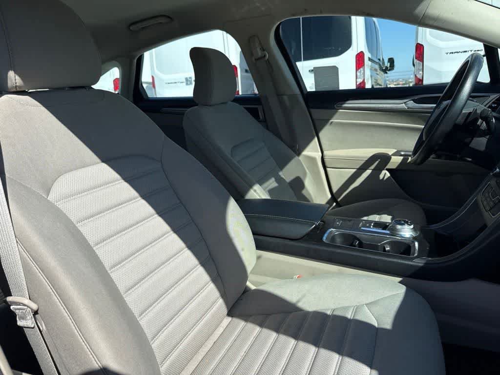 Used 2019 Ford Fusion SE FWD image 14