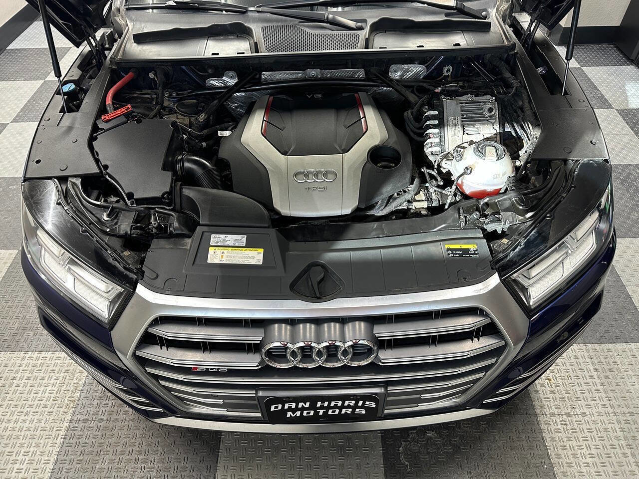 Used 2018 Audi SQ5 Premium Plus w/ Navigation Package image 29