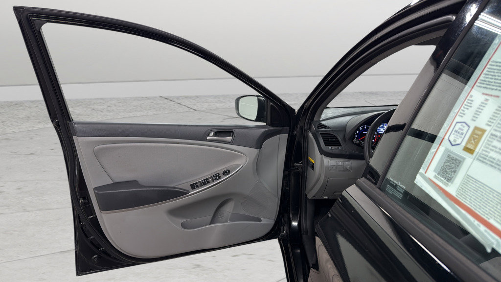 Used 2016 Hyundai Accent SE image 14