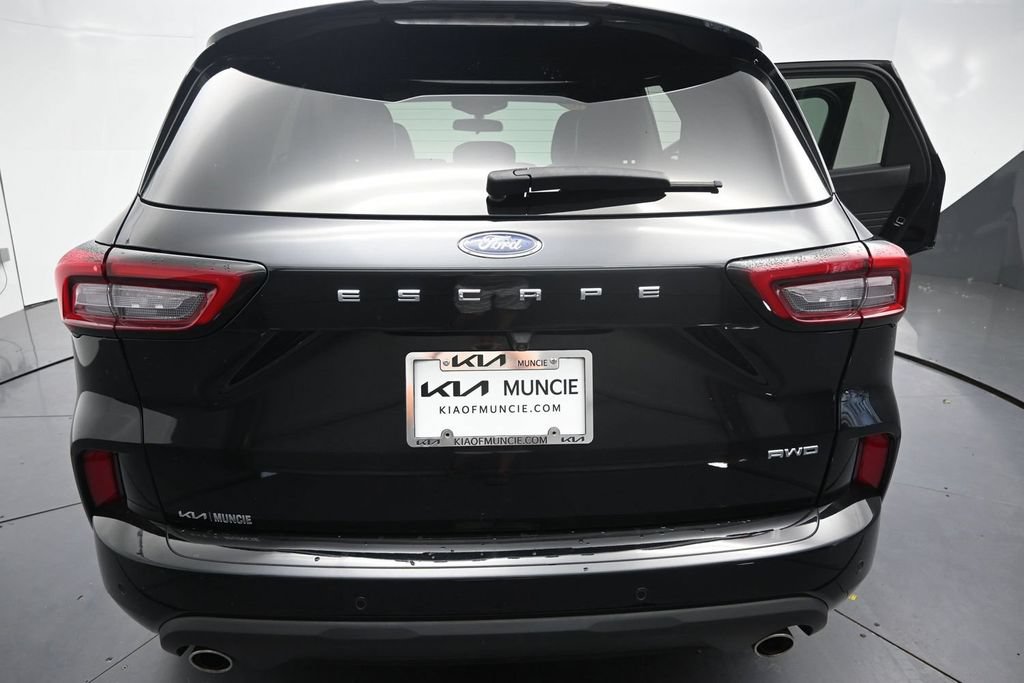 Used 2023 Ford Escape ST-Line w/ Tech Pack #1 AWD/4WD image 9