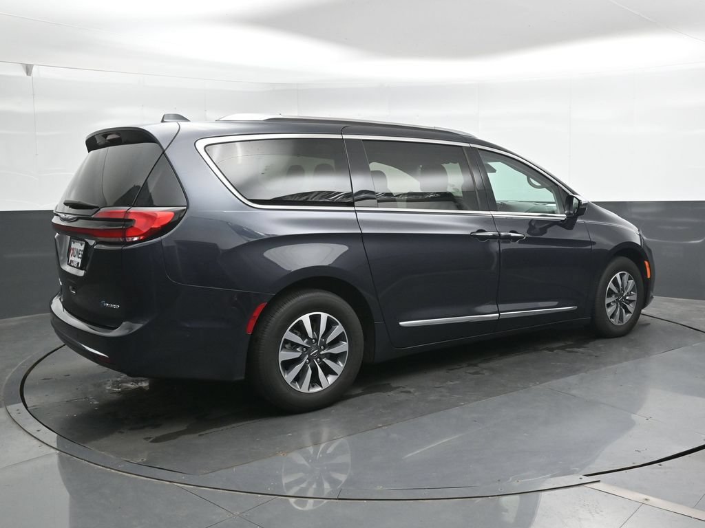 Used 2021 Chrysler Pacifica Limited w/ Premium & Safety Sphere Group FWD video 2