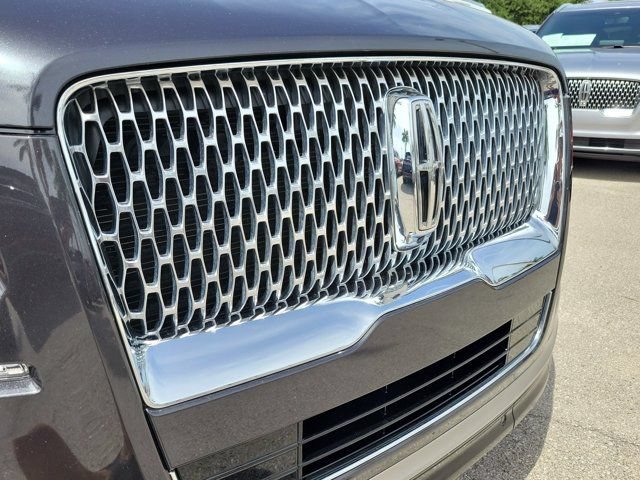 Certified 2024 Lincoln Navigator Reserve AWD/4WD image 13