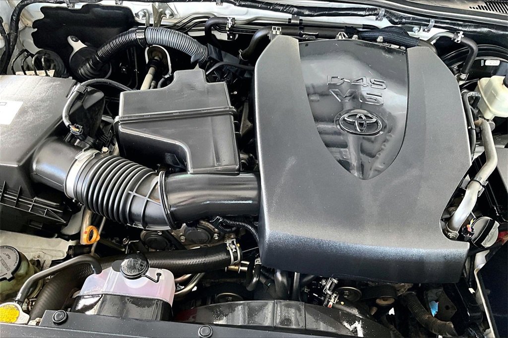 Used 2017 Toyota Tacoma TRD Sport image 32