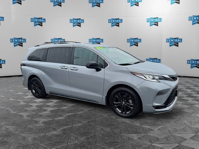 Used 2024 Toyota Sienna XSE w/ XSE Plus Package AWD/4WD image 7