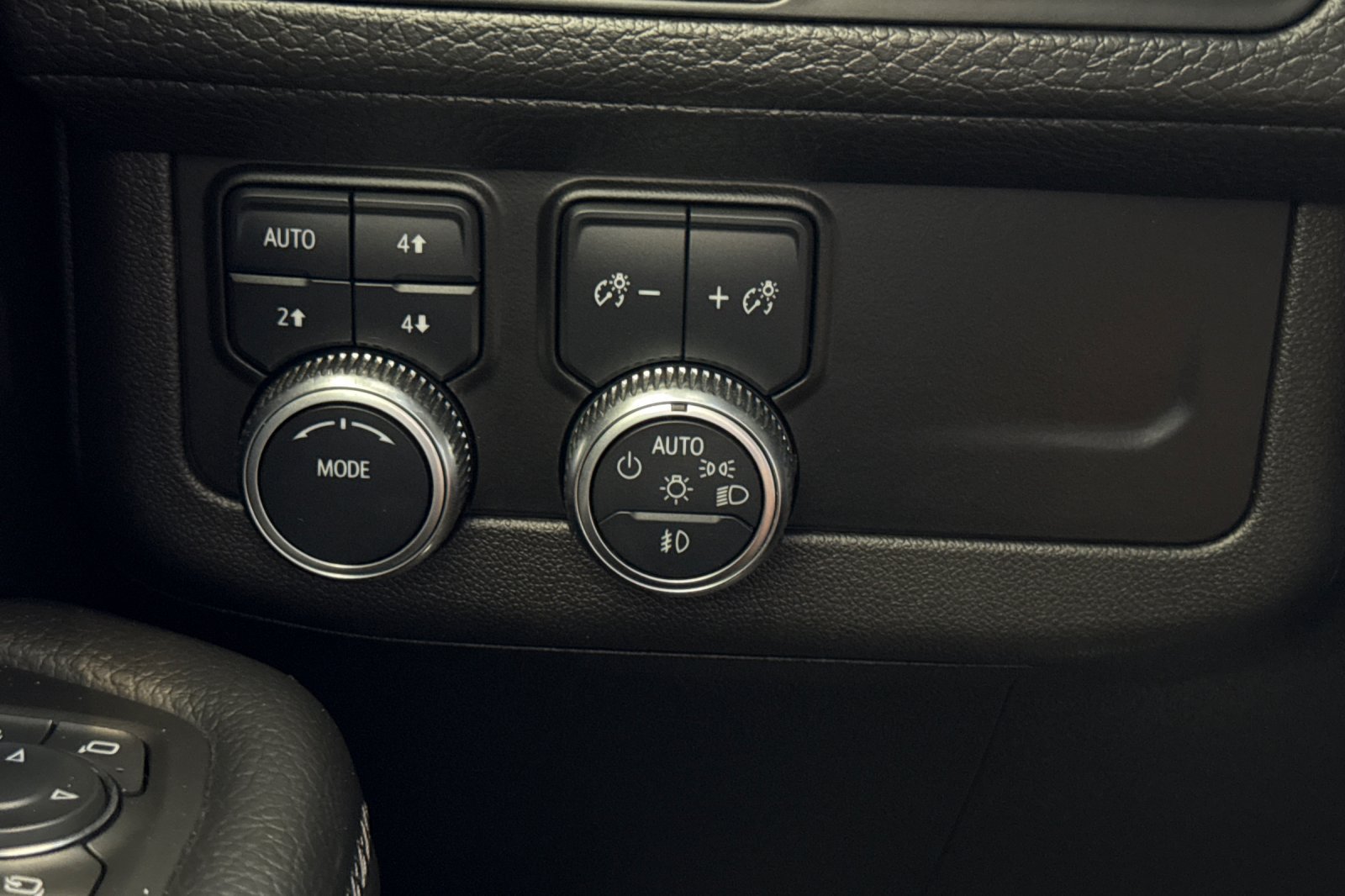 Used 2022 GMC Yukon XL Denali AWD/4WD image 32