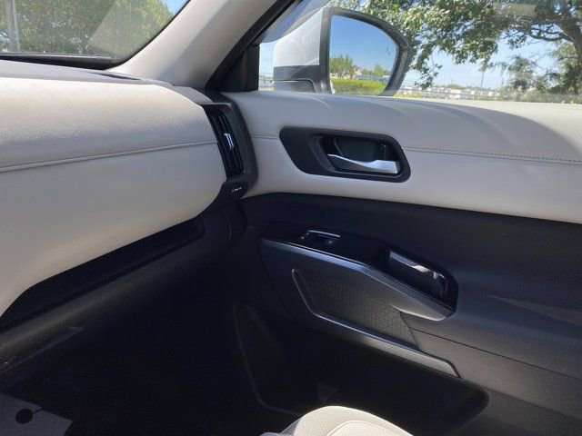 Used 2025 Nissan Pathfinder SL AWD/4WD image 28