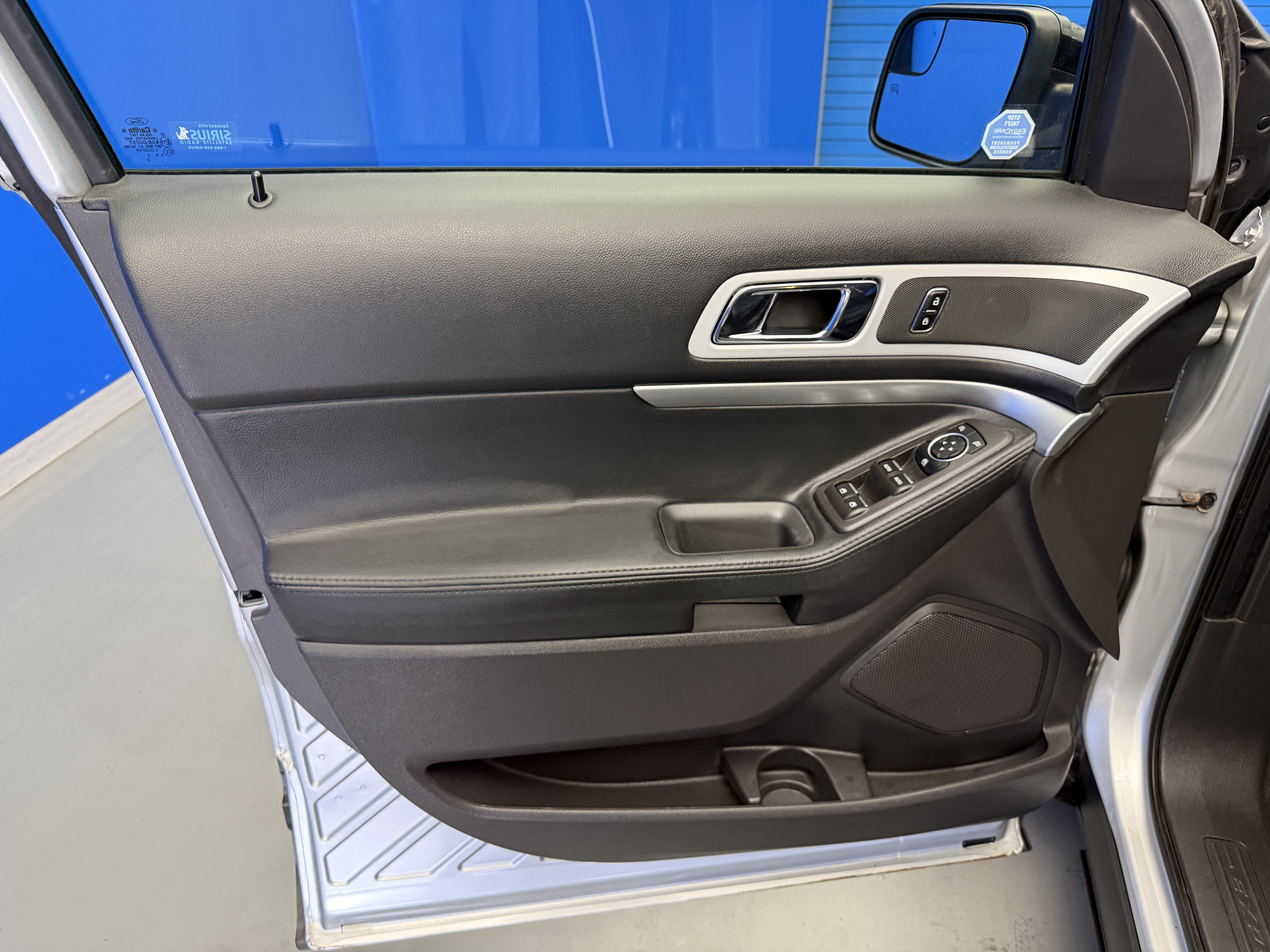 Used 2014 Ford Explorer XLT w/ Equipment Group 202A FWD image 9