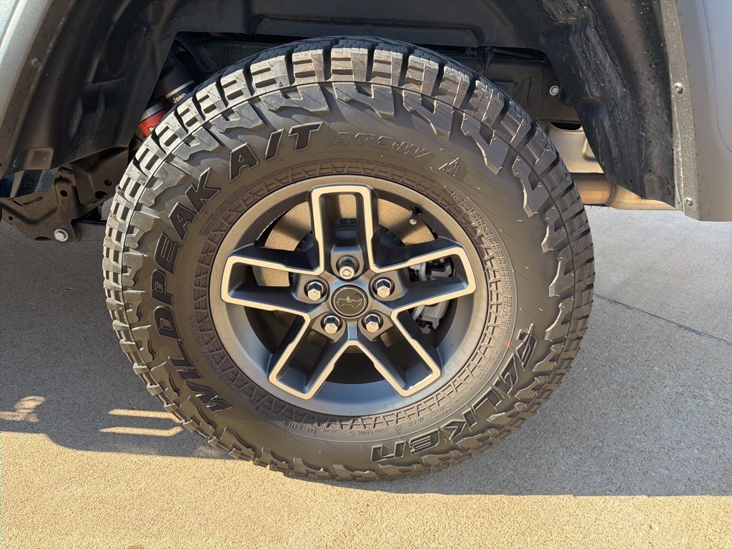 Used 2025 Jeep Gladiator Mojave w/ Safety Group image 10