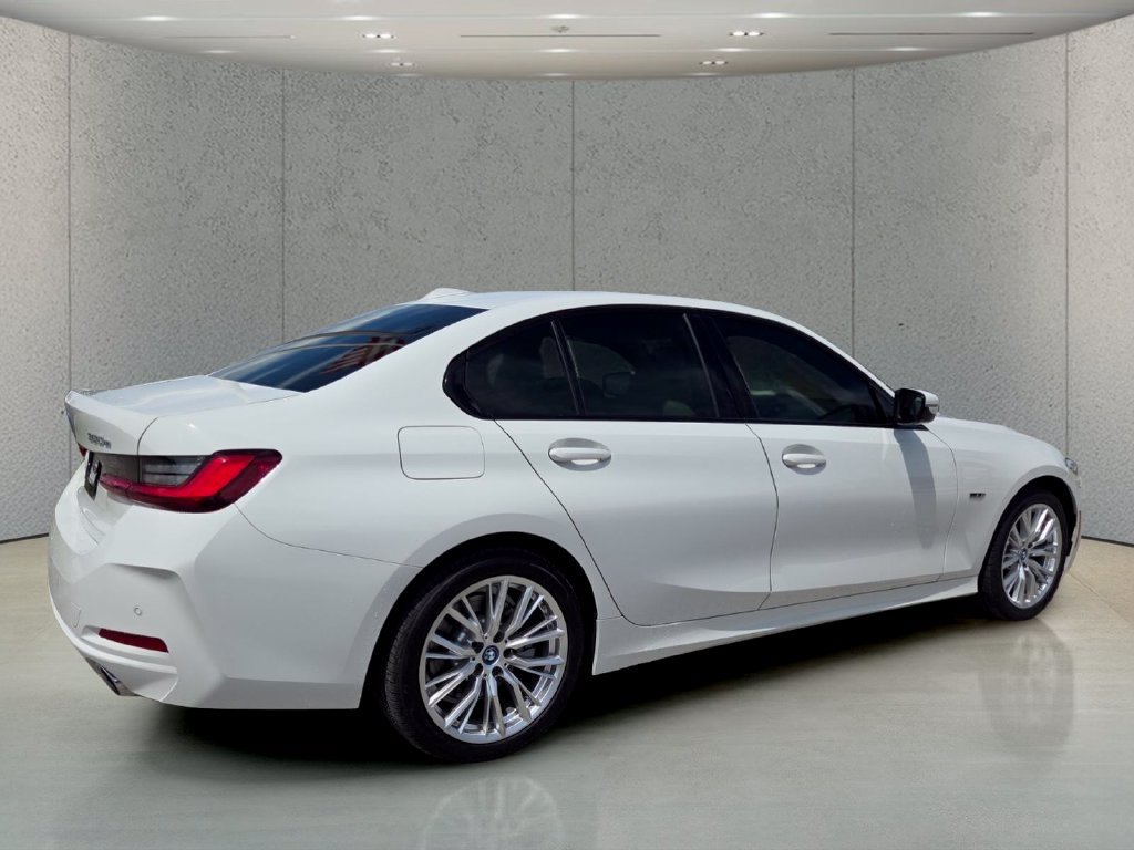 Used 2023 BMW 330e w/ Driving Assistance Package RWD image 4