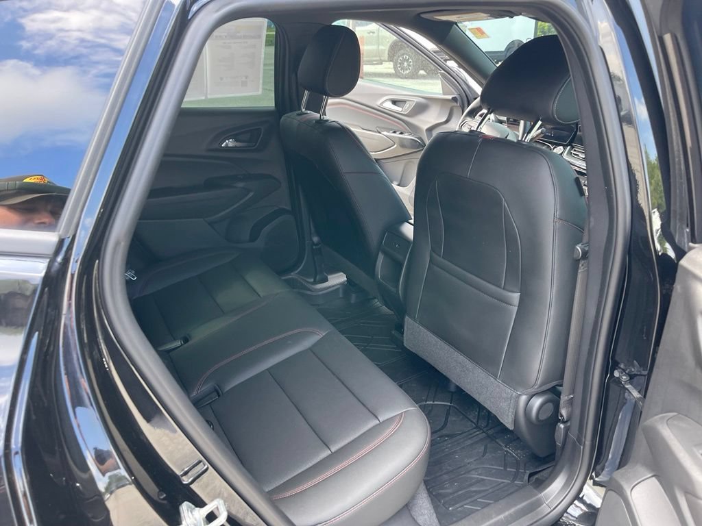 Used 2025 Chevrolet Trax RS w/ Driver Confidence Package FWD image 17