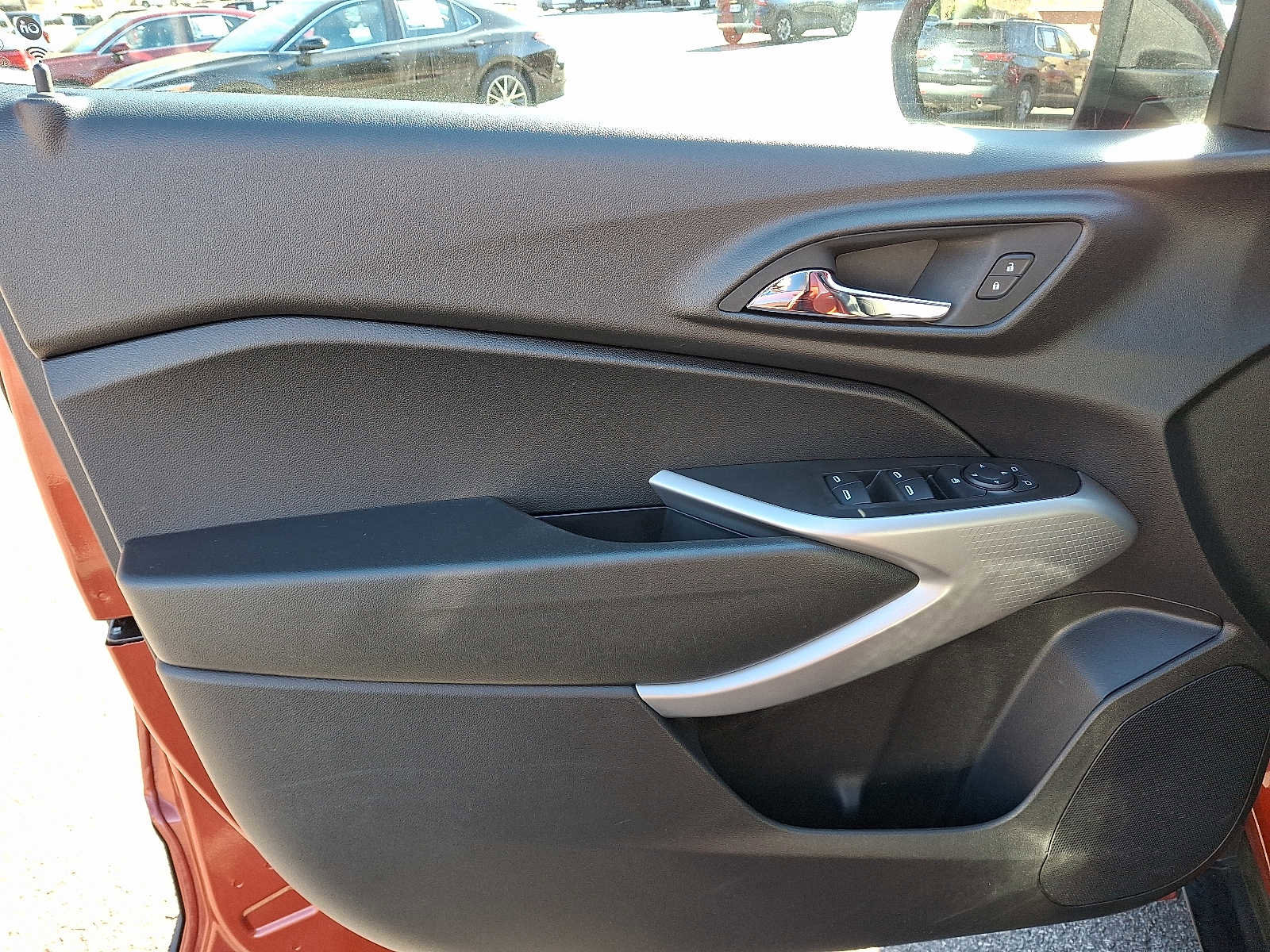 Used 2024 Chevrolet Trax RS w/ Sunroof Package image 12