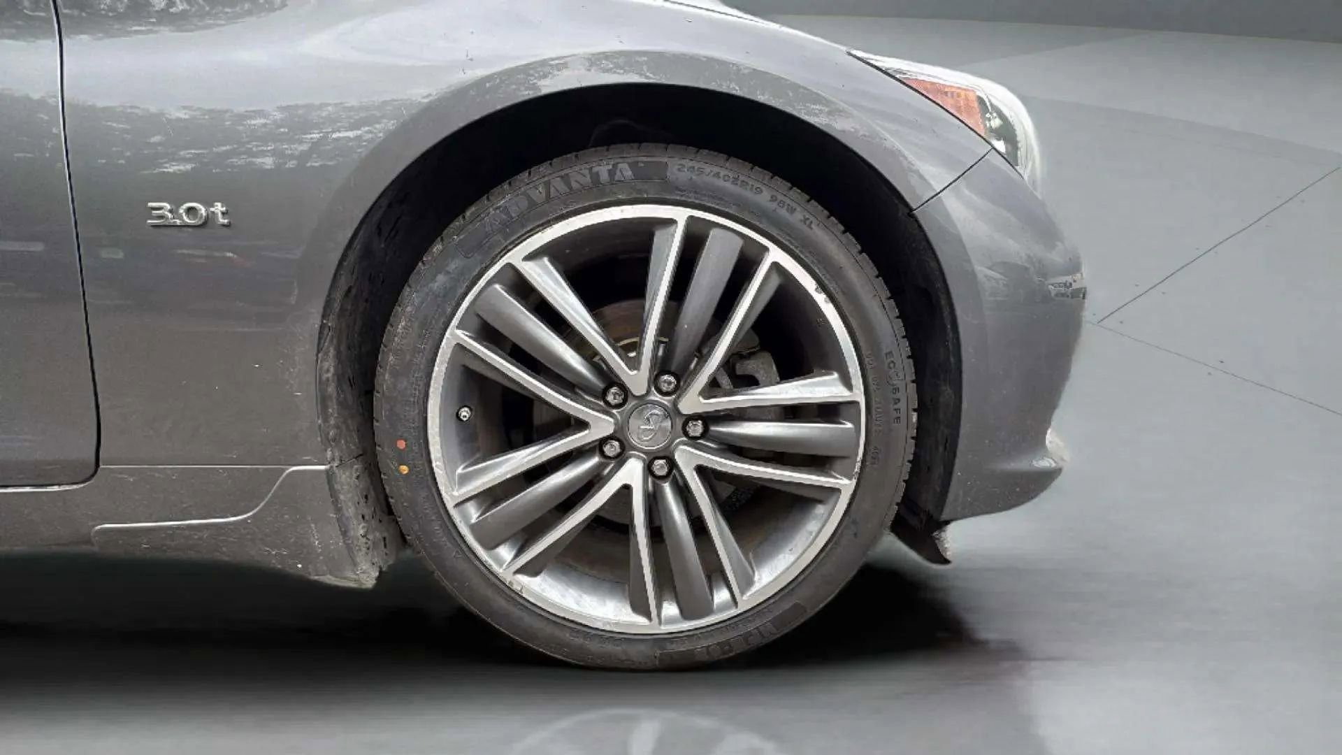 Used 2016 INFINITI Q50 3.0t Premium w/ Driver Assistance Package image 24