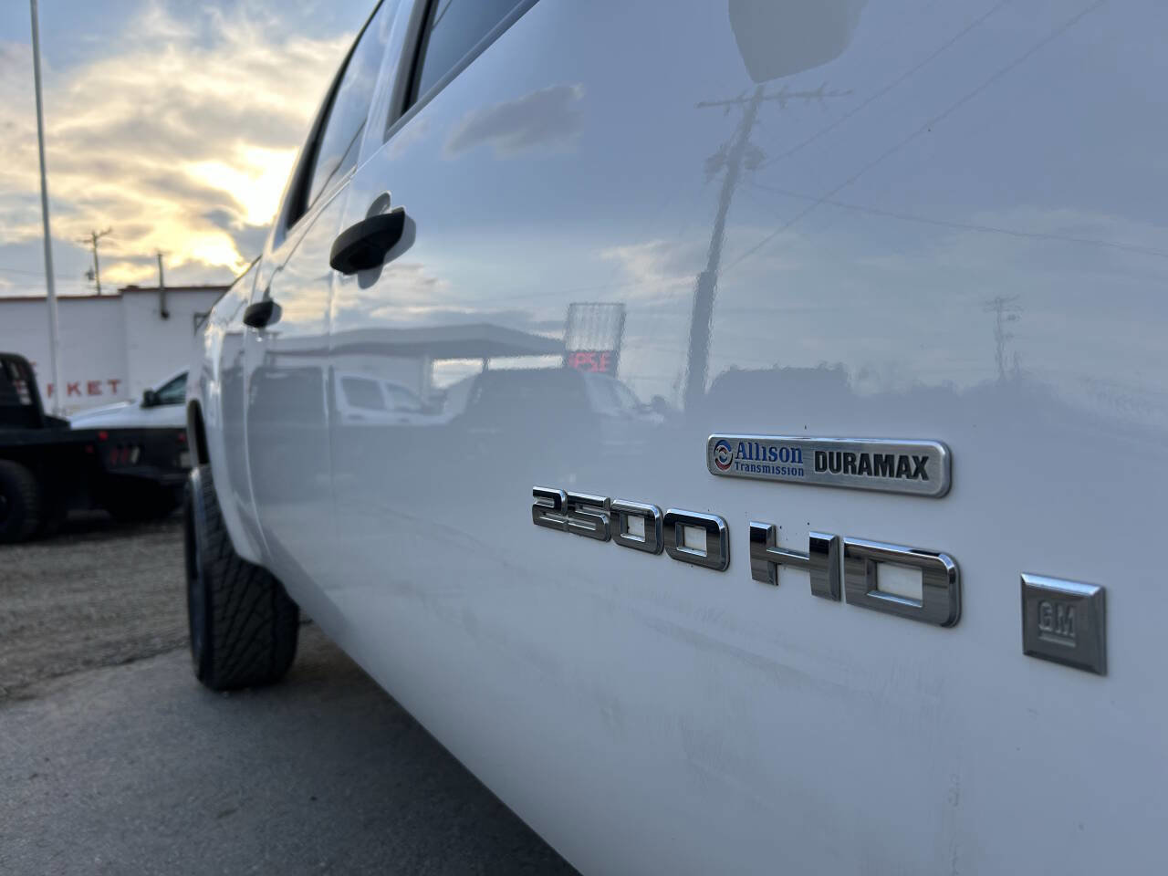 Used 2007 GMC Sierra 2500 SLE w/ Z71 Off-Road Package image 13