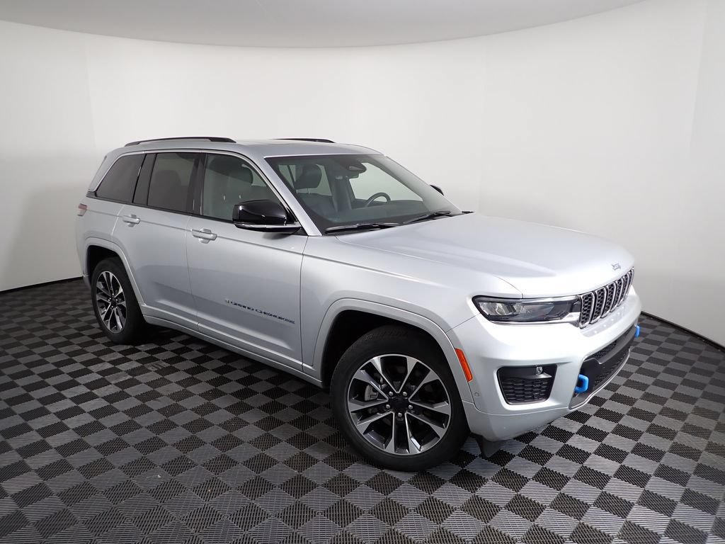Used 2022 Jeep Grand Cherokee Overland w/ Luxury Tech Group IV AWD/4WD image 9