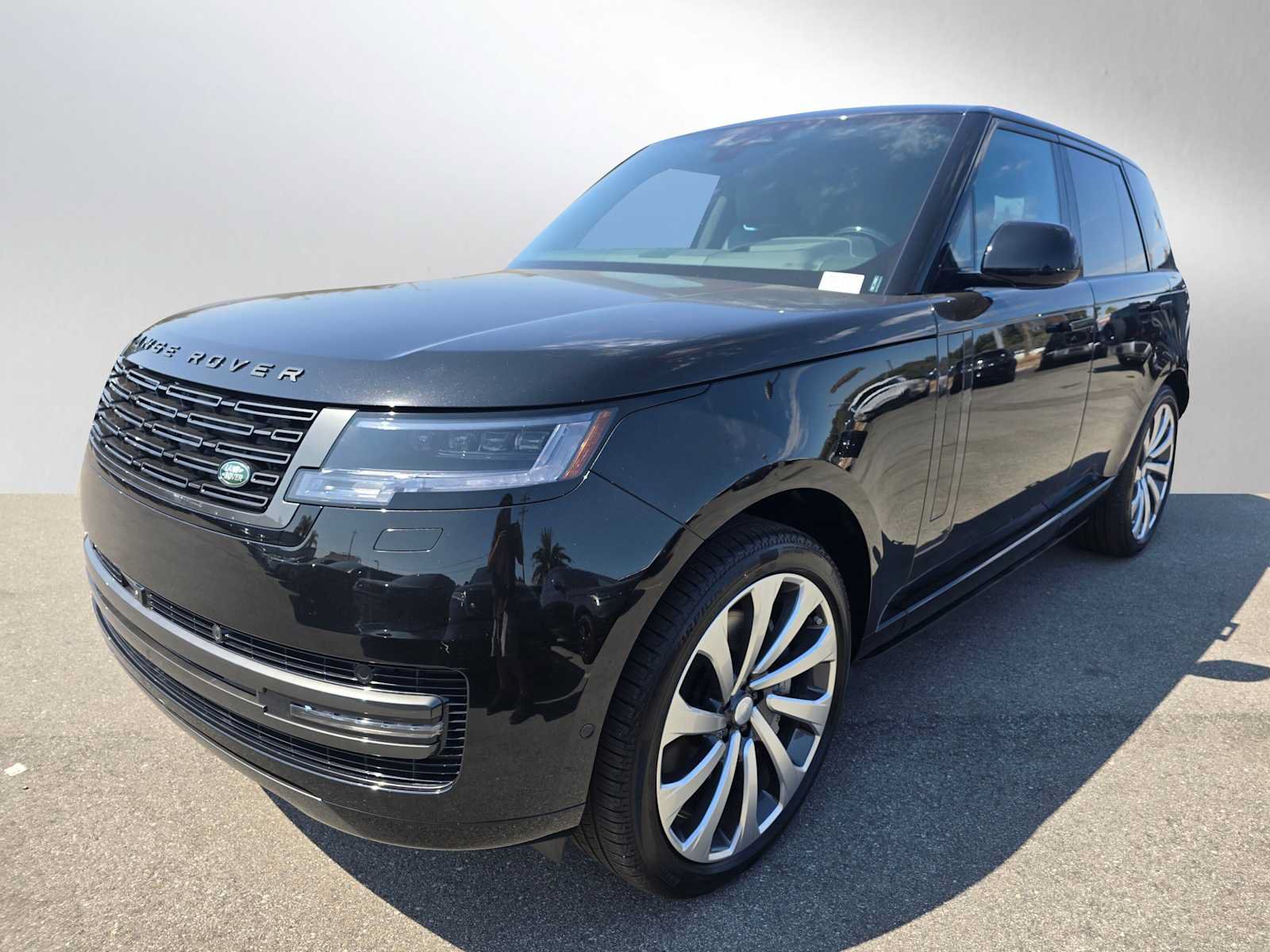 New 2025 Land Rover Range Rover SE