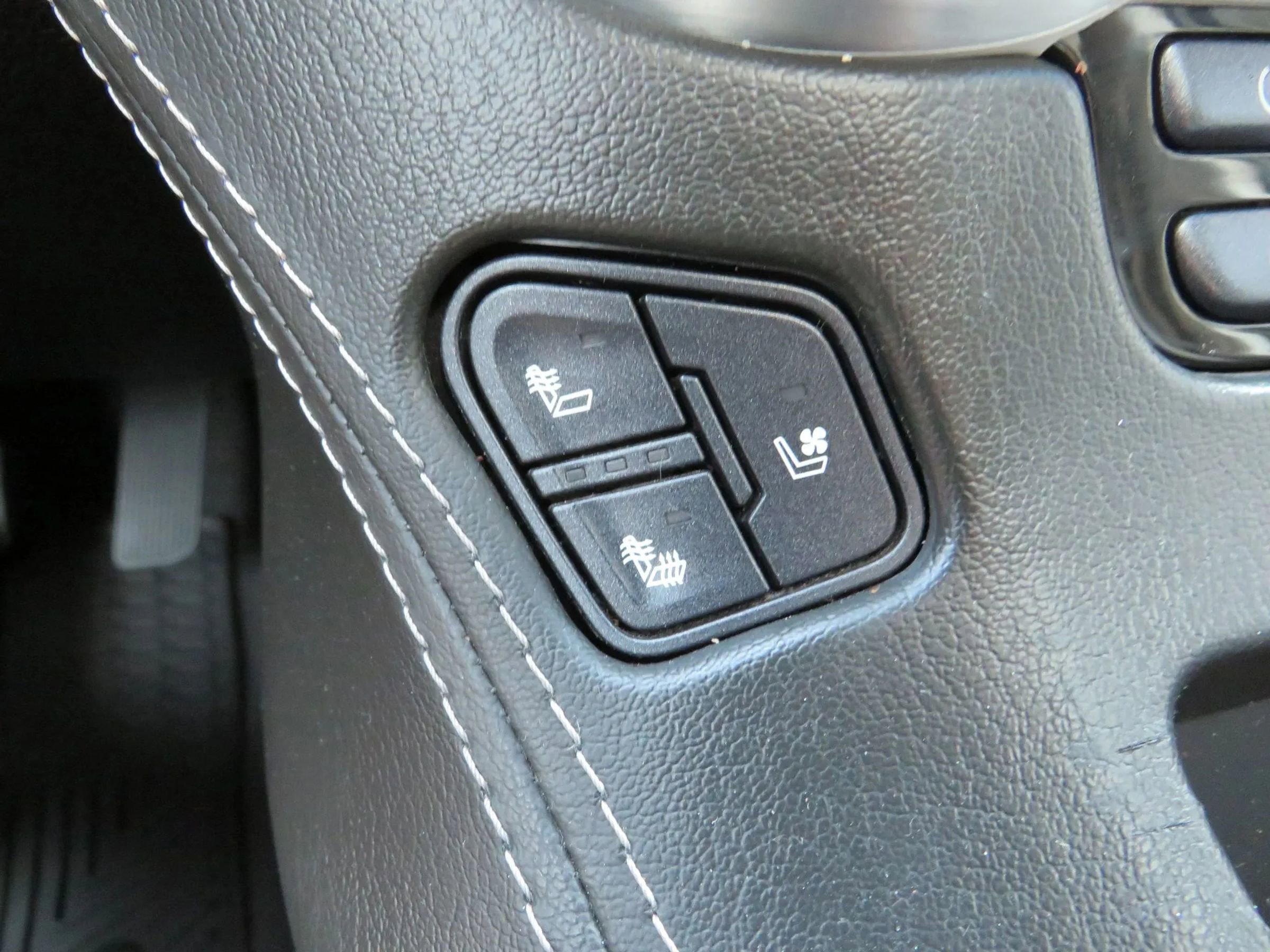 Used 2019 GMC Yukon XL SLT image 26