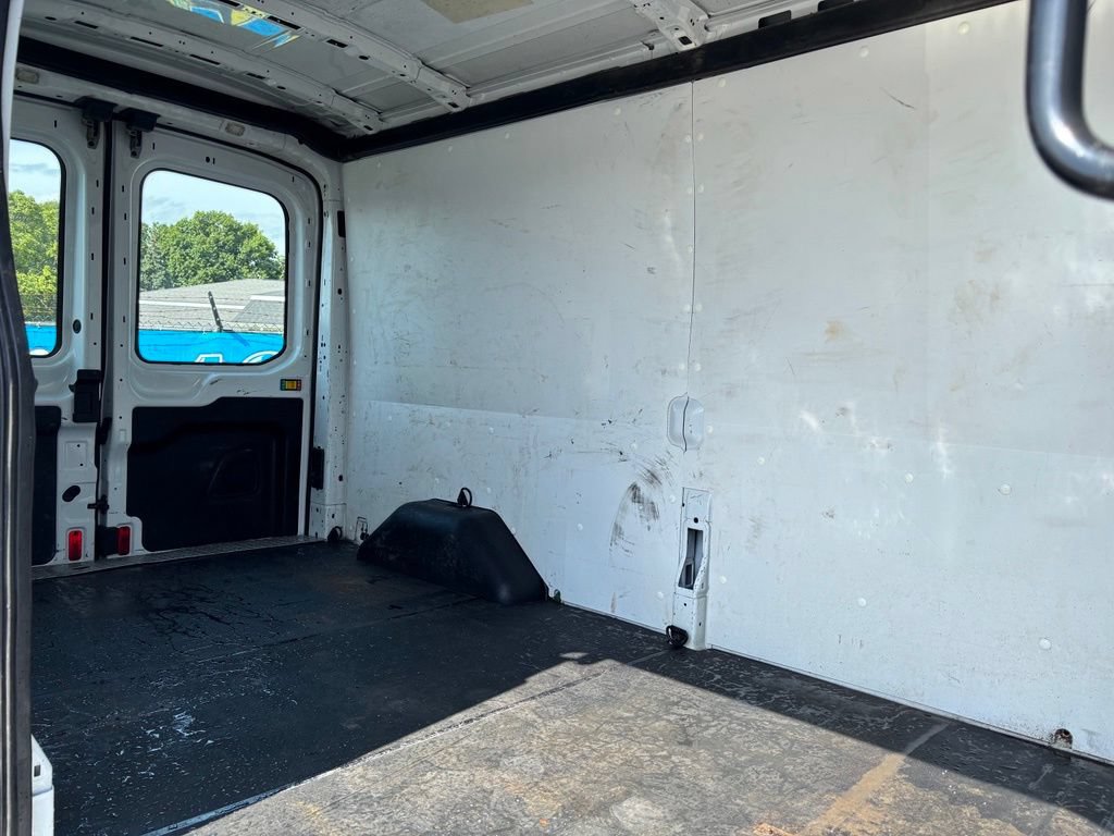 Used 2019 Ford Transit 250 148 Medium Roof RWD image 4