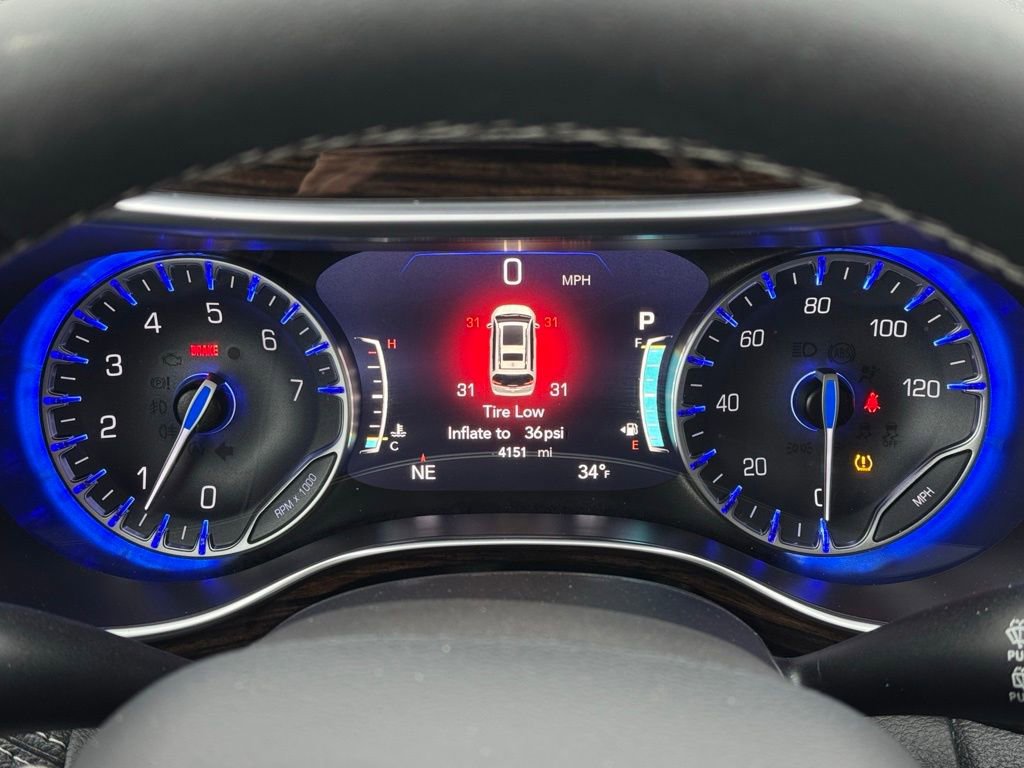 Used 2024 Chrysler Pacifica Limited image 37