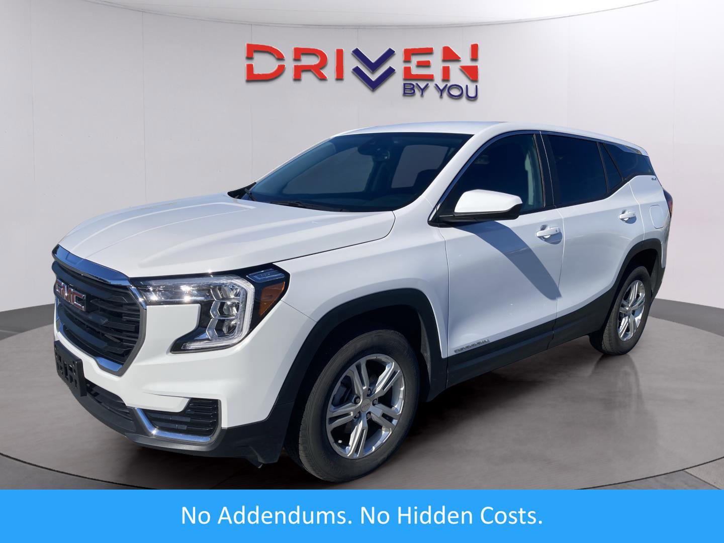 Used 2024 GMC Terrain SLE image 1