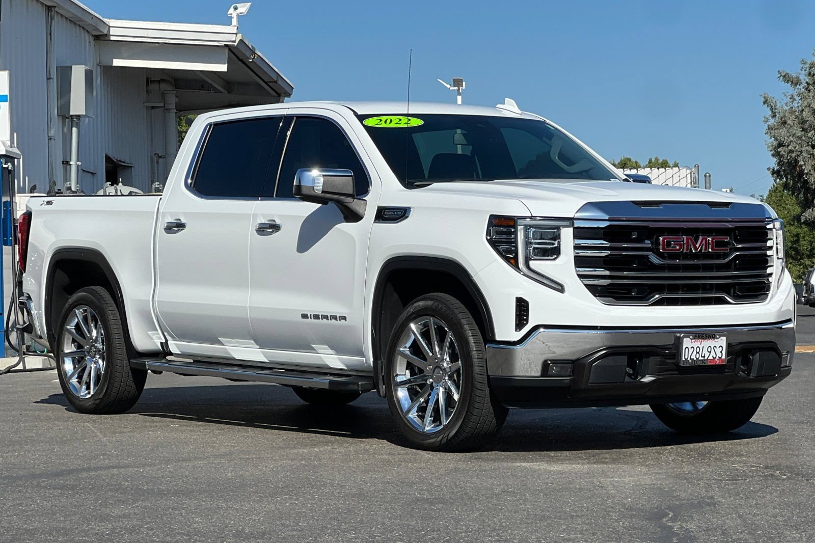 Used 2022 GMC Sierra 1500 SLT w/ SLT Convenience Package AWD/4WD image 2