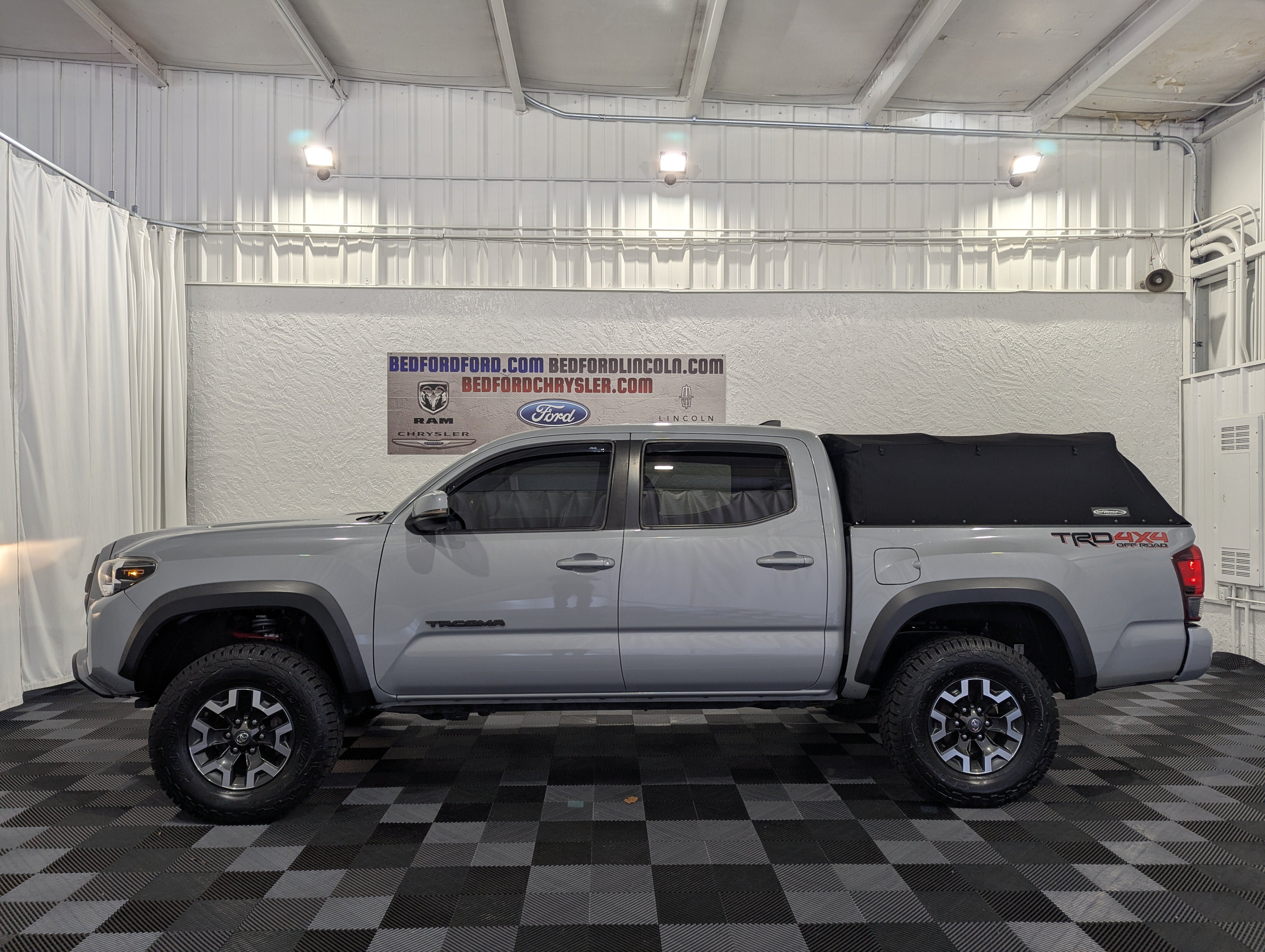 Used 2019 Toyota Tacoma TRD Off-Road AWD/4WD image 2