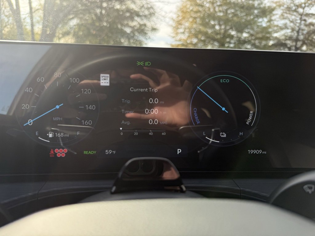 Used 2025 Hyundai Santa Fe Limited image 14