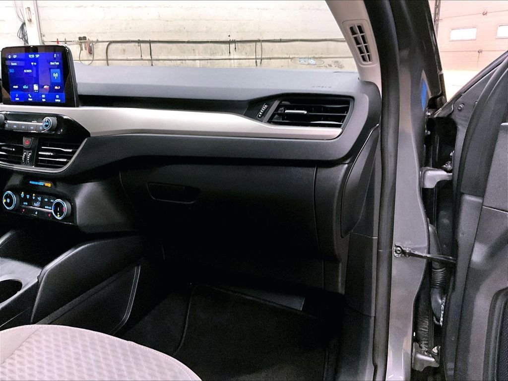 Used 2022 Ford Escape SE w/ Cold Weather Package AWD/4WD image 13