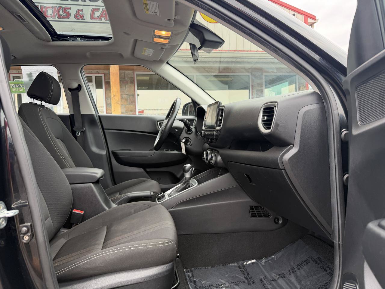 Used 2022 Hyundai Venue SEL w/ Cargo Package FWD image 23
