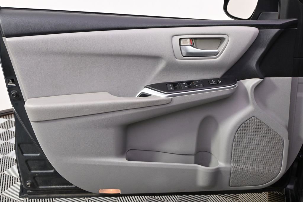 Used 2015 Toyota Camry LE image 22