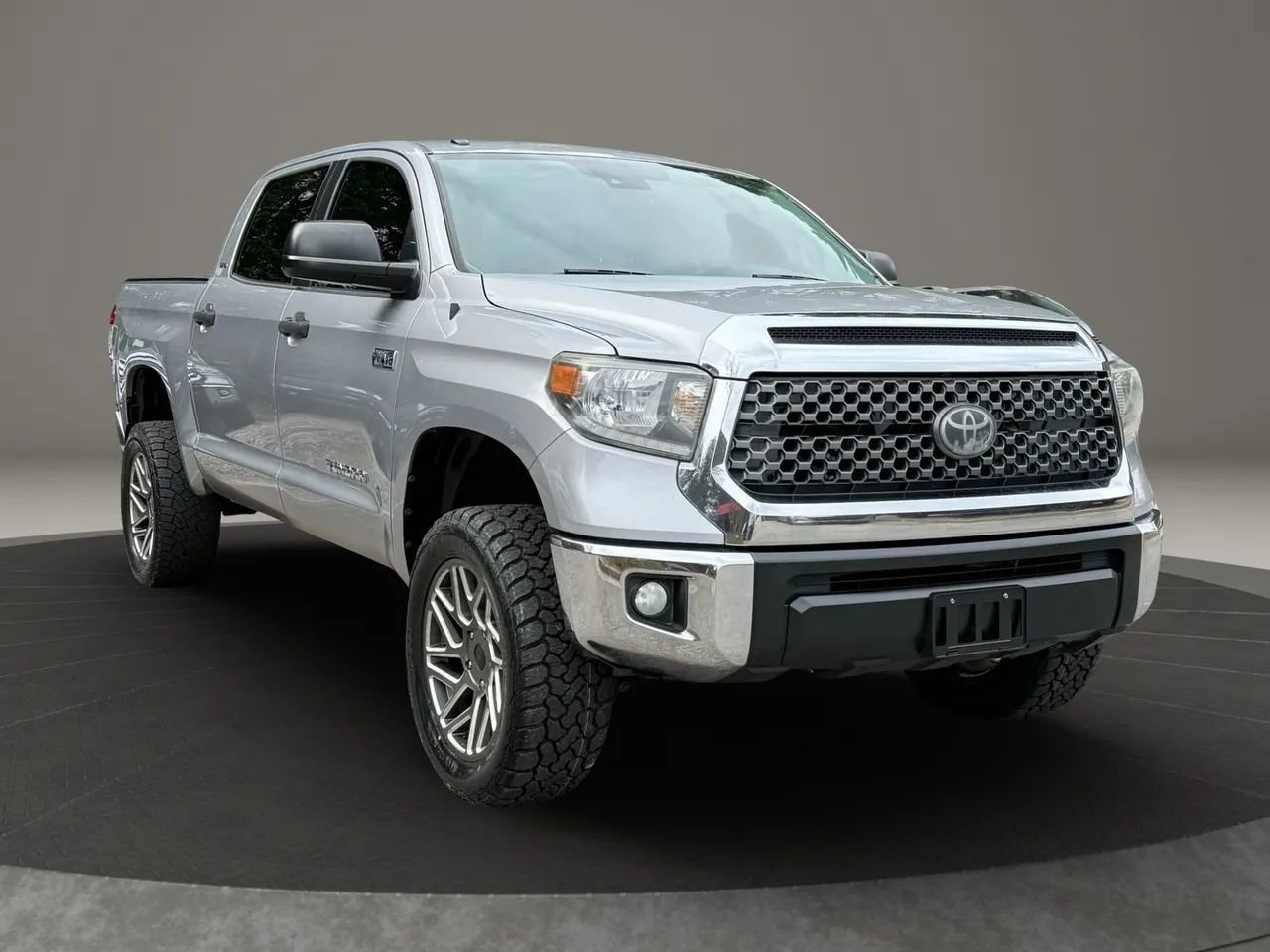 Used 2018 Toyota Tundra SR5 w/ SR5 Upgrade Package image 3