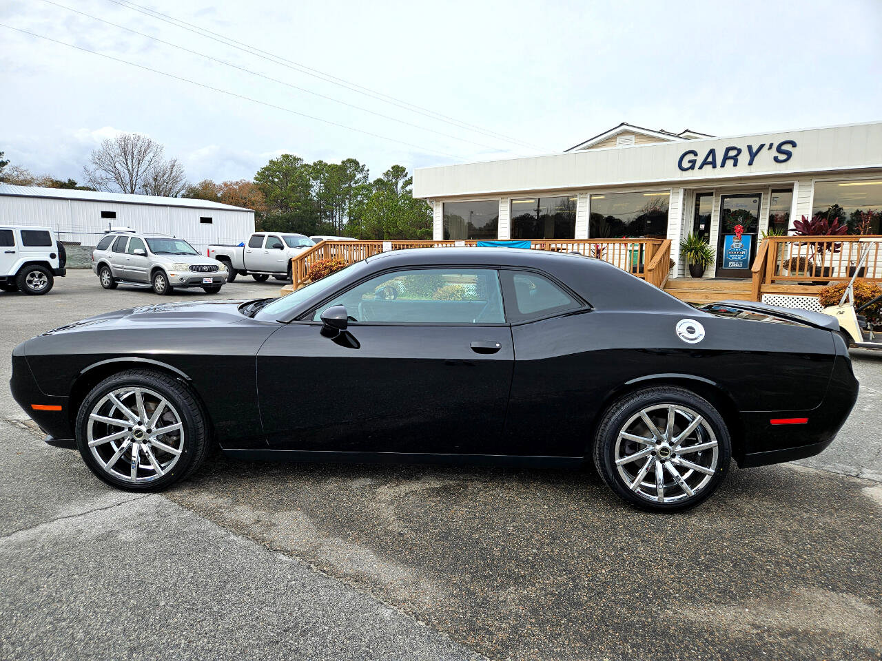Used 2019 Dodge Challenger SXT image 3