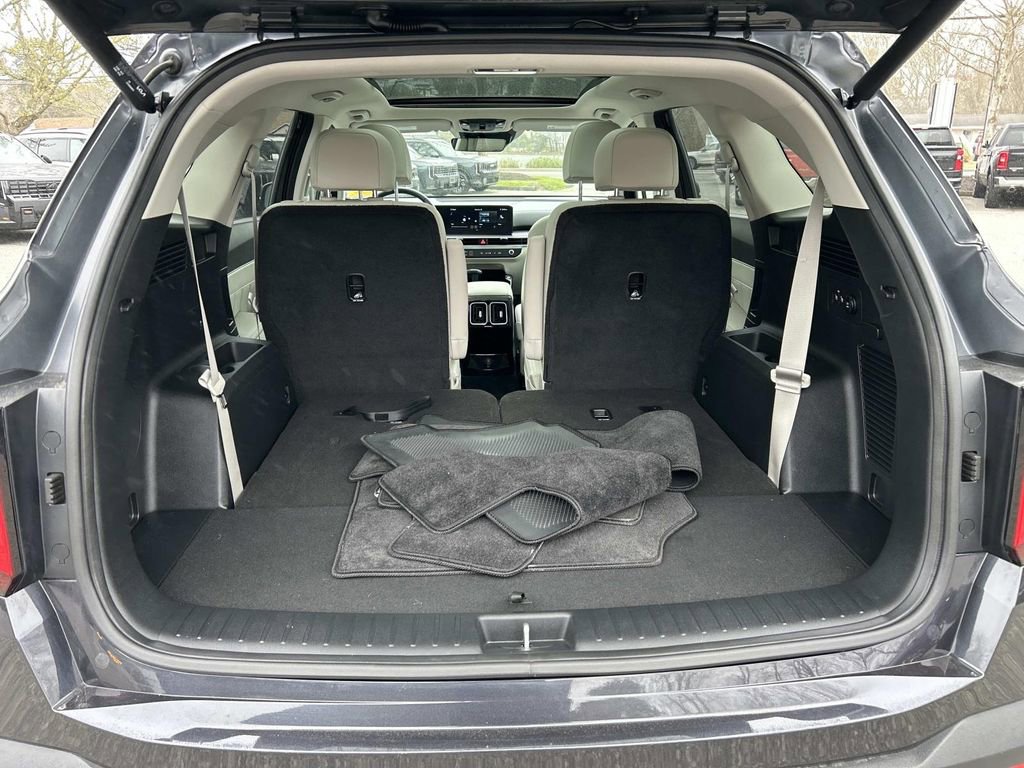 Certified 2025 Kia Sorento SX FWD image 11