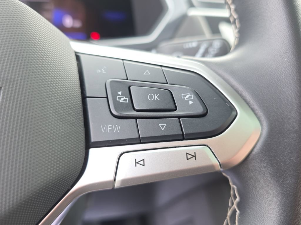 Used 2024 Volkswagen Tiguan SE image 34