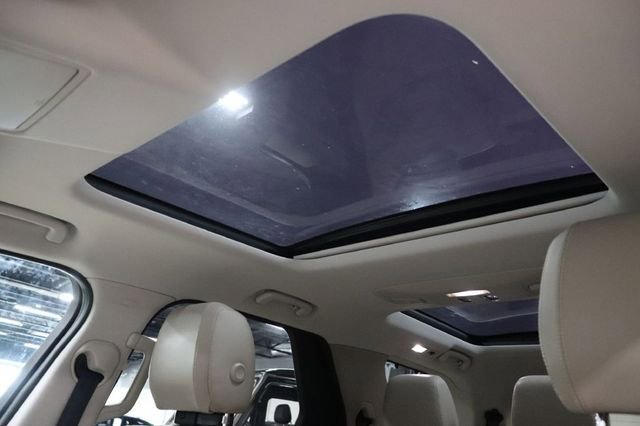 Used 2019 Land Rover Discovery SE image 24