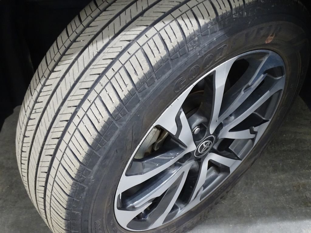 Used 2022 Toyota Corolla Cross XLE image 41