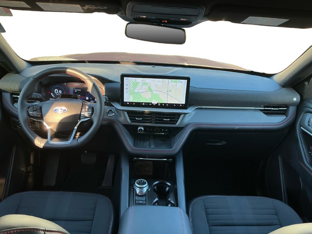 Certified 2025 Ford Explorer ST-Line w/ Premium Package RWD image 17