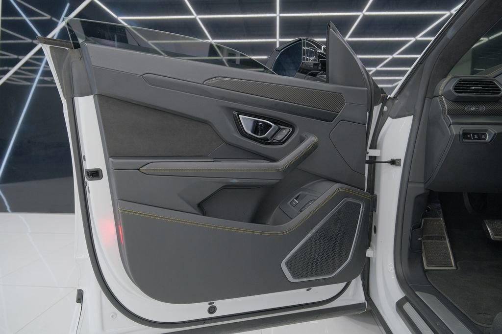 Used 2021 Lamborghini Urus image 51