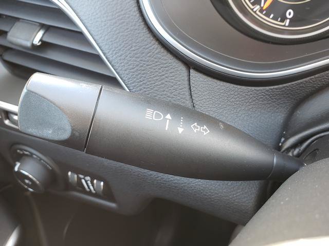 Used 2019 Jeep Cherokee Latitude Plus w/ Cold Weather Group AWD/4WD image 28