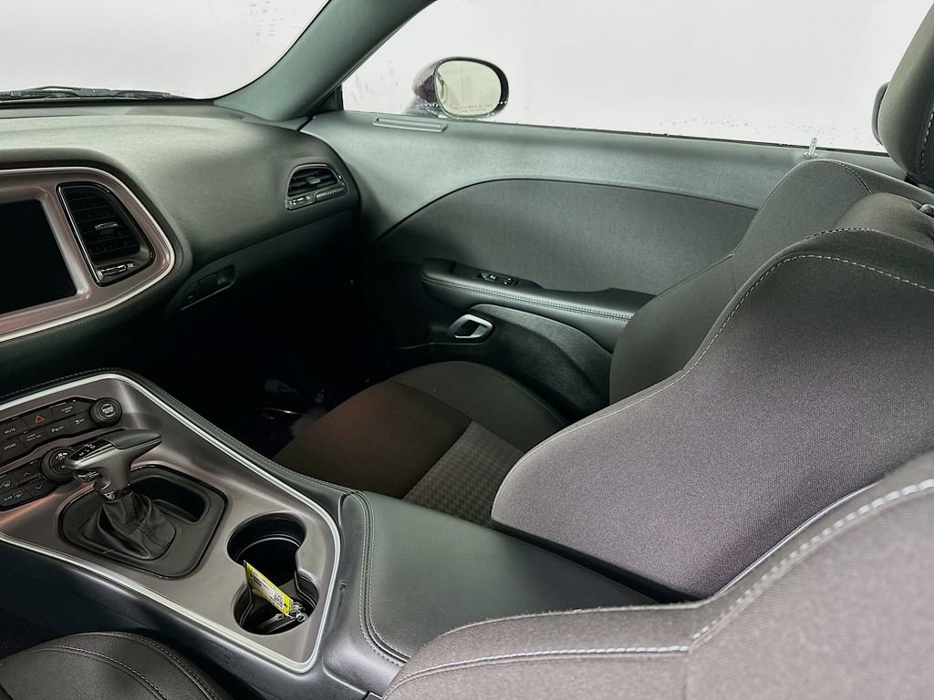 Used 2022 Dodge Challenger R/T w/ Performance Handling Group image 30