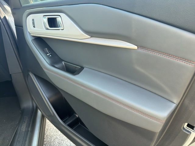 Used 2025 Ford Explorer Active image 10
