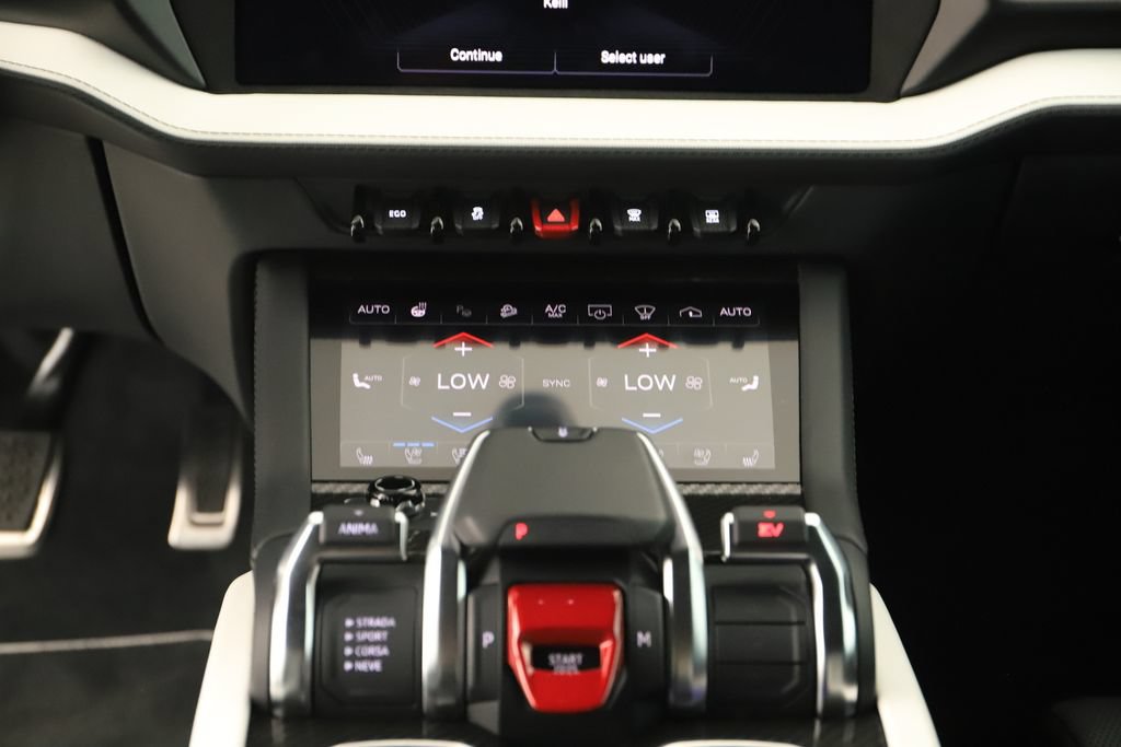 Used 2025 Lamborghini Urus SE AWD/4WD image 21