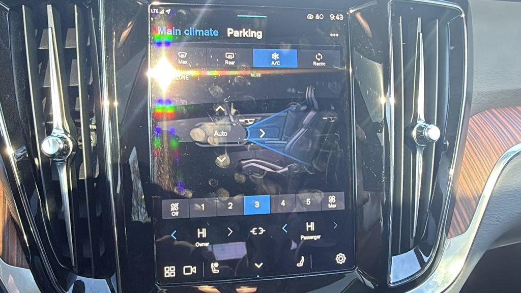 Used 2025 Volvo V60 B5 Cross Country Plus image 29