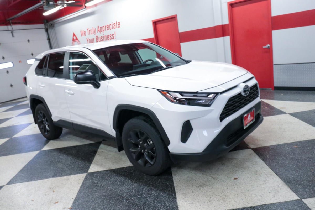 Used 2024 Toyota RAV4 LE FWD image 3