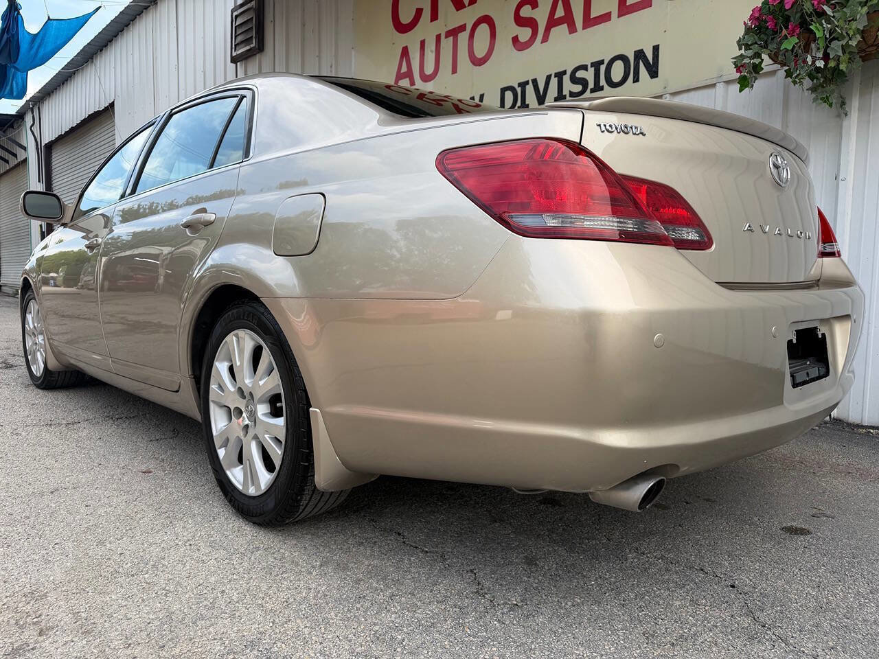 Used 2008 Toyota Avalon XLS image 9
